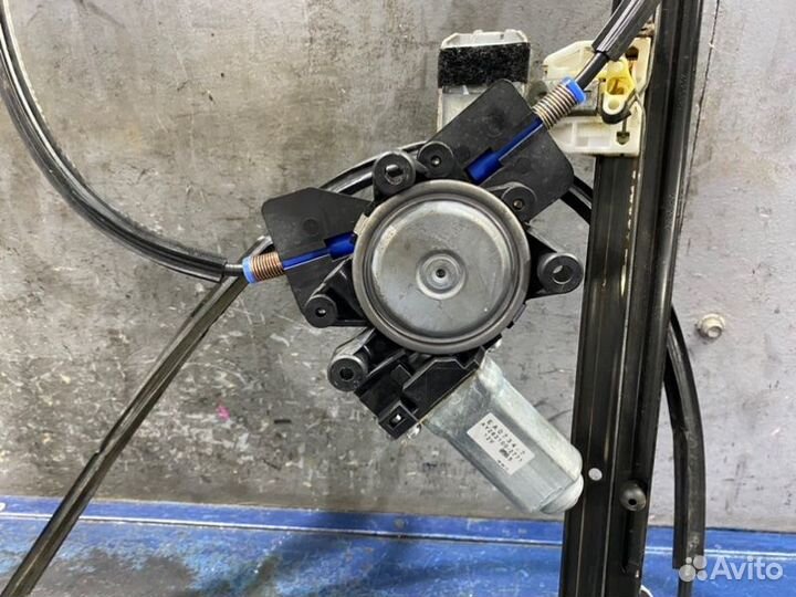 Стеклоподъемник передний правый Chrysler Voyager 4