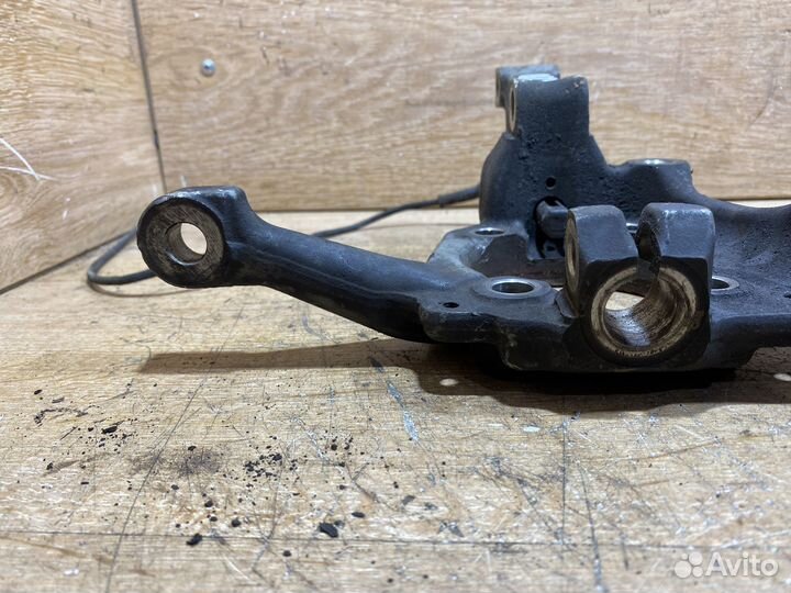 Поворотный кулак передний левый Volvo S70 X28