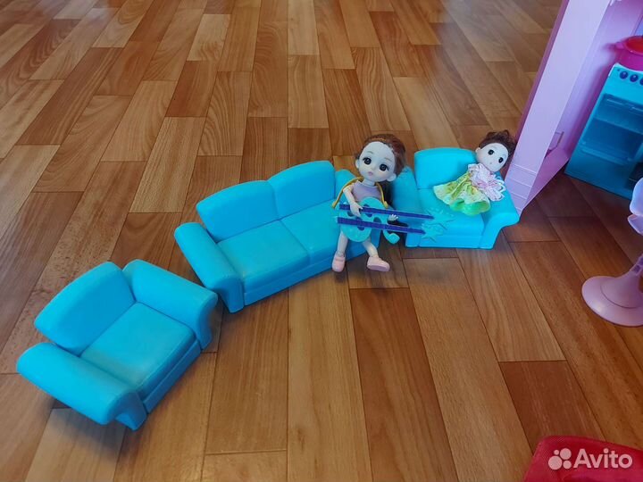 Дом с куклами барби