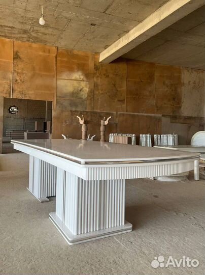 Столы и стулья