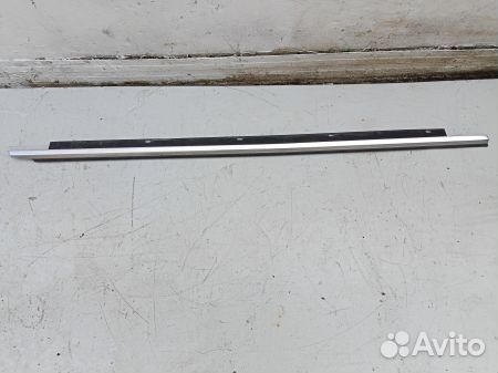 Молдинг двери передней правой