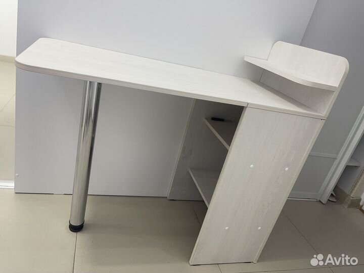 Маникюрный стол складной