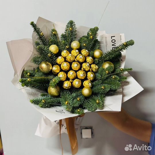 Зимний букет нобилис с конфетами Ферреро Роше
