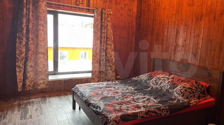 Дом 180 м² на участке 4 сот.