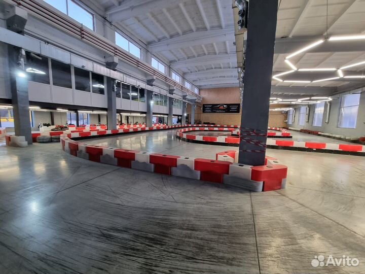 Скоростной тандем. Заезд на крытом картинге