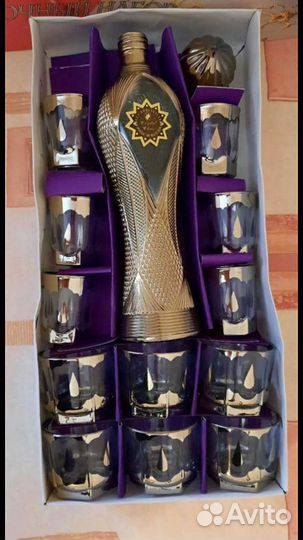 Графин и 12 емкостей