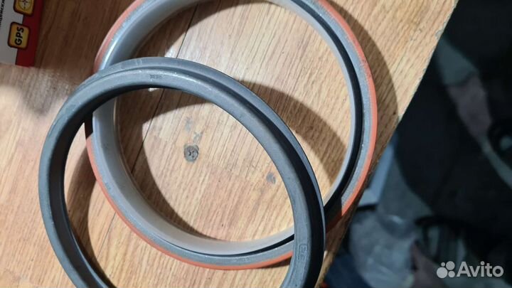 Сальник коленвала