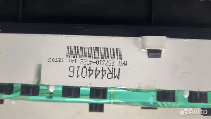 Щиток приборов Mitsubishi Galant, 1998