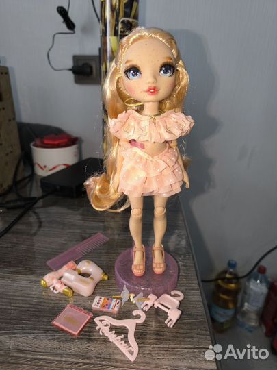 Rainbow high victoria