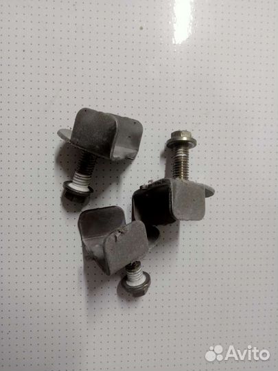 Гайка крепления крестовины с болтами