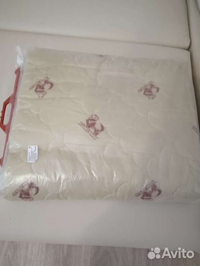 Наматрасник на резинке (новый)