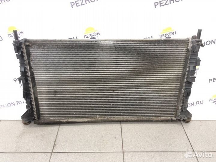 Радиатор охлаждения Ford Focus хэтчбек 5 дв. 1.6
