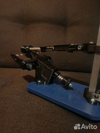 Заточное устройство с поворотным механизмом