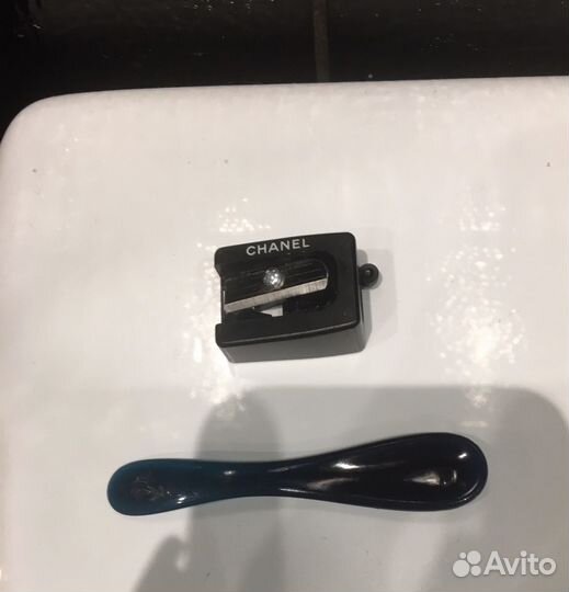 Точилка Chanel и лопаточка Lancôme, новые