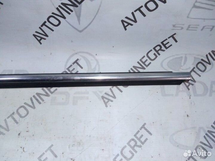 Уплотнитель стекла передний левый Kia Sportage 3