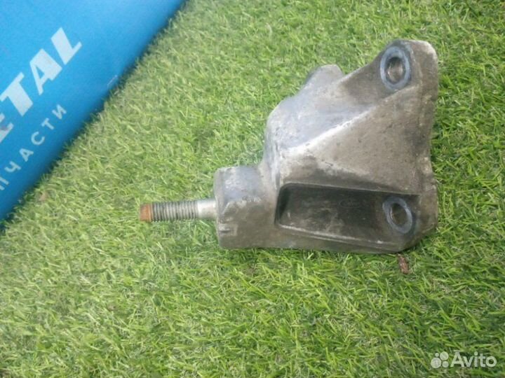 Кронштейн кпп левый Ford Focus 2 седан 2005-2008