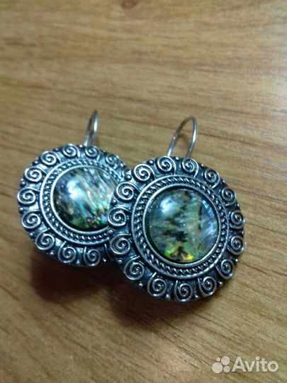 Серьги. Бусы