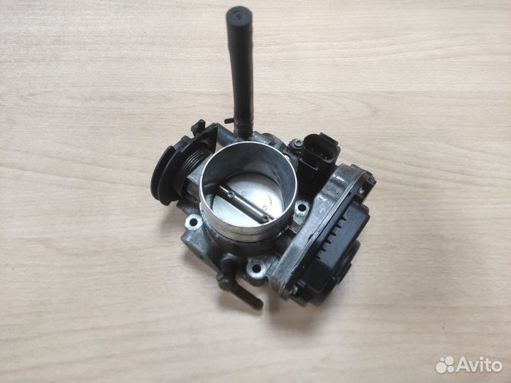 Дроссельная заслонка Volkswagen Golf 4 1J