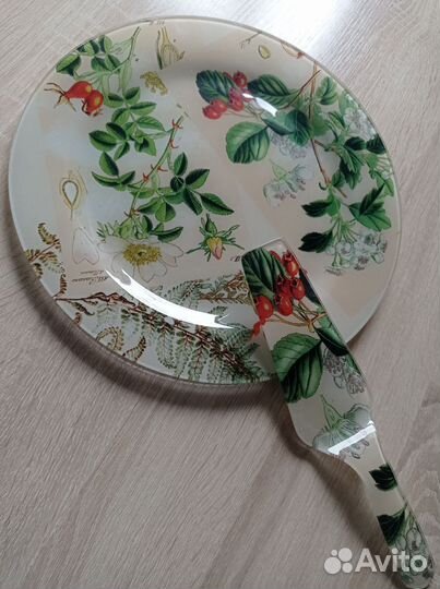 Тарелка с лопаткой для торта