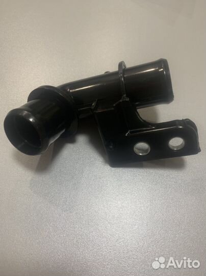 Патрубок-тройник 16057-37010 16057-37021 toyota