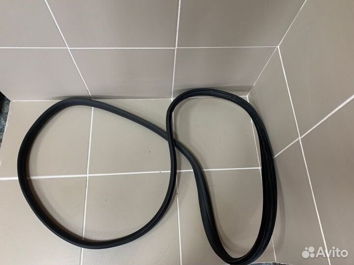 Уплотнитель двери задний левый Renault Duster 2