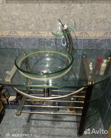 Стеклянная раковина с тумбой