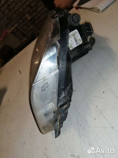 Фара противотуманная левая Peugeot 308