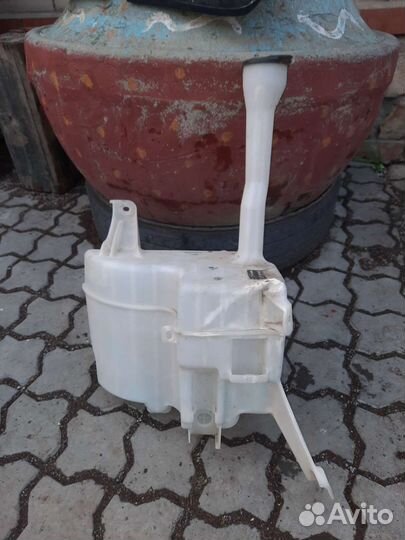 Продаю оригинальный бачек обывателя тойота камри