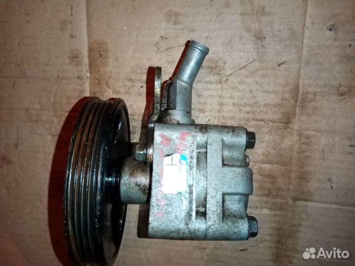 Насос гура Nissan Almera N16