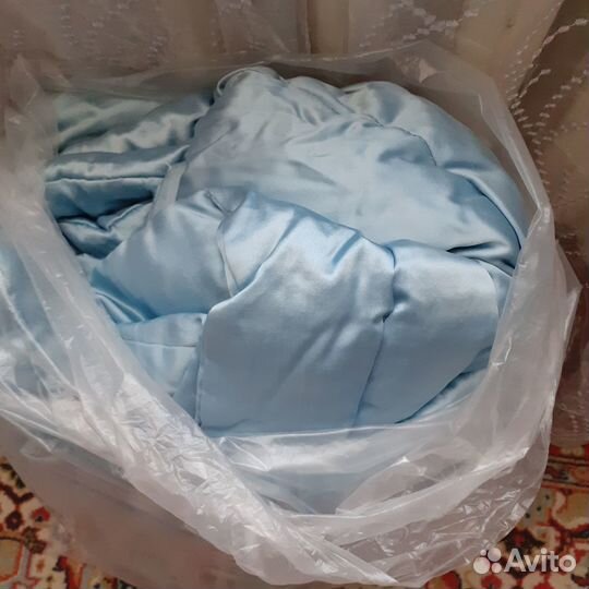 Подушки, одеяла, покрывало