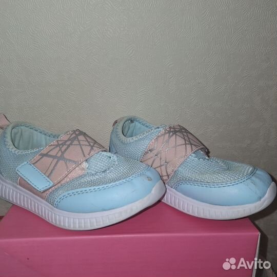 Кроссовки для девочки 26