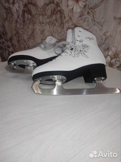 Коньки фигурные детские 33 размер