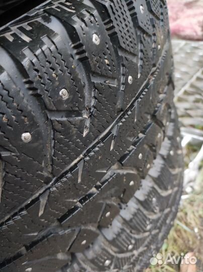 Bridgestone Ice Cruiser 7000 215/65 R16