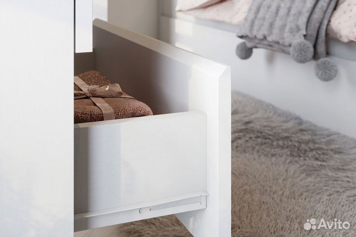 Стол письменный белый