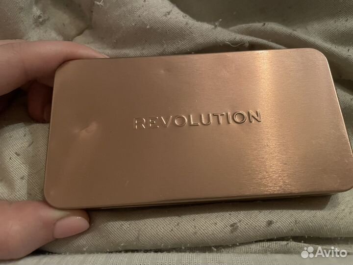 Палетка теней revolution