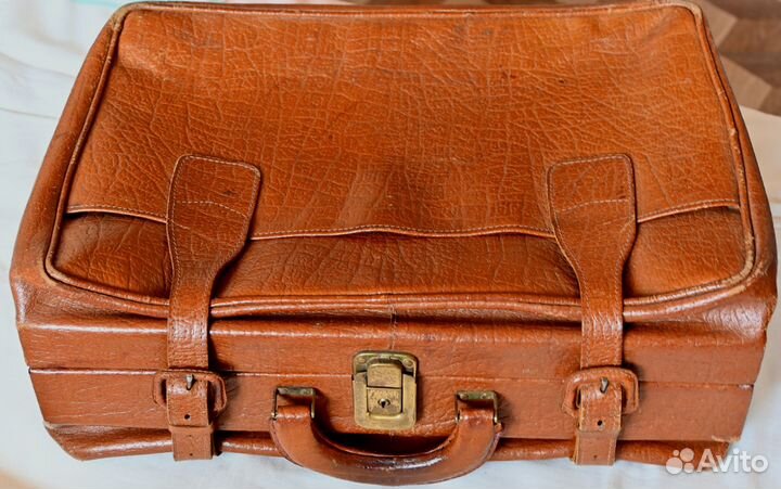 Антикварный чемодан