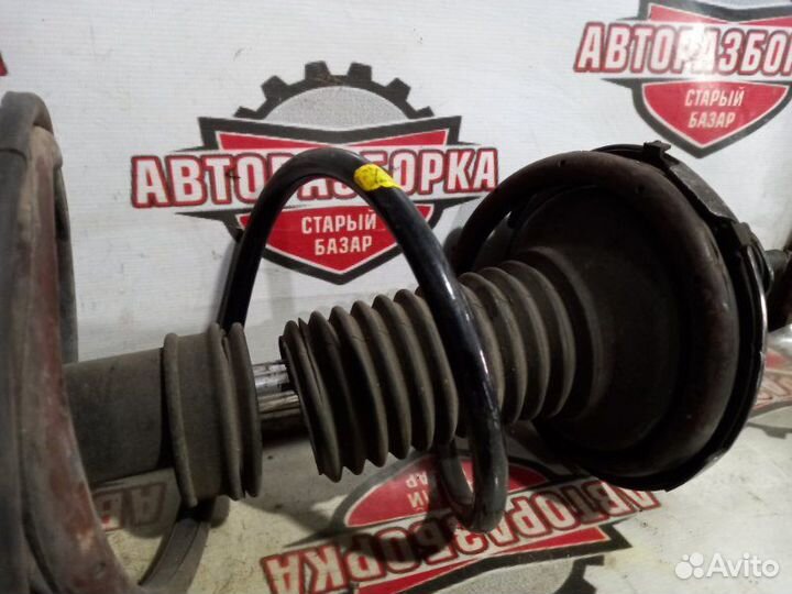 Стойка передняя левая Toyota Rav4 SXA10 3SFE