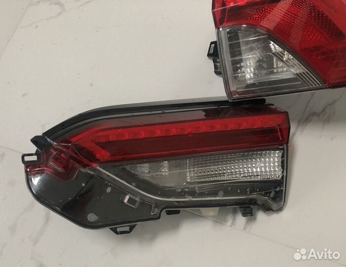 Фонарь задний правый Тойота RAV4 XA50