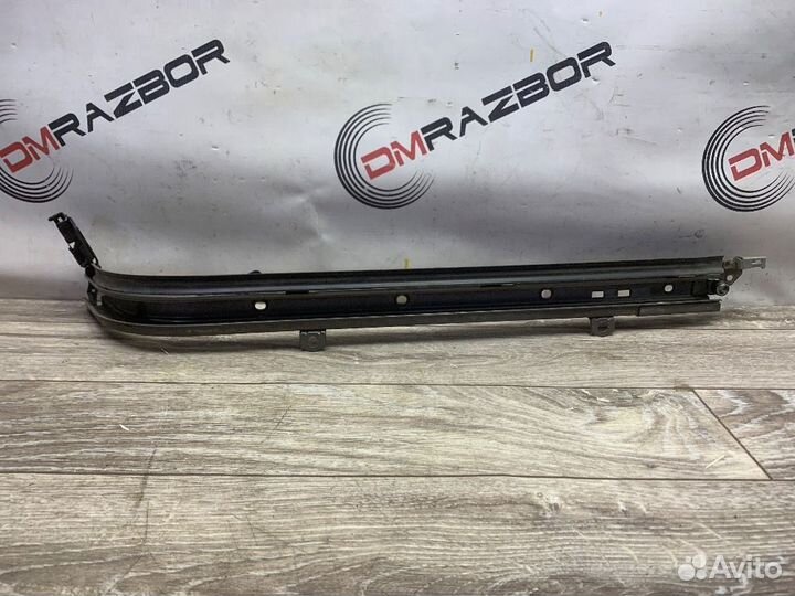 Полозья сдвижной двери Toyota Isis I (2004—2009)