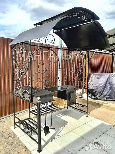 Мангал с крышей