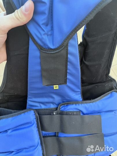 Защитный жилет для единоборств