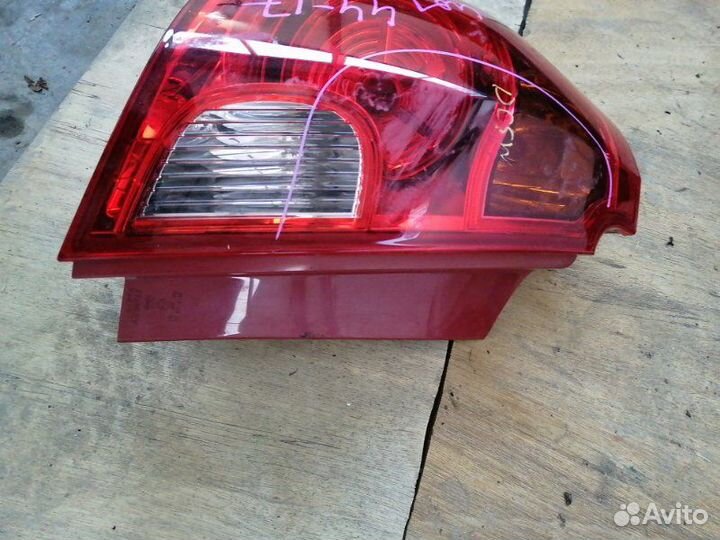 Стоп-сигнал задний левый Mazda Verisa DC5W