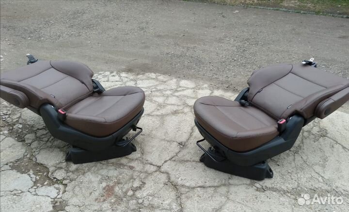 Поворотное сиденье Гранд Старекс Урбан