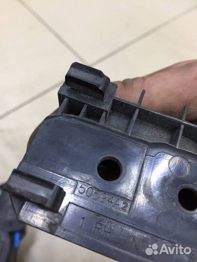 Ручка двери внутренняя правая Toyota Avensis