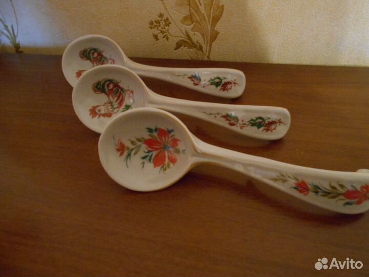 Фарфоровые ложки для сервировки стола