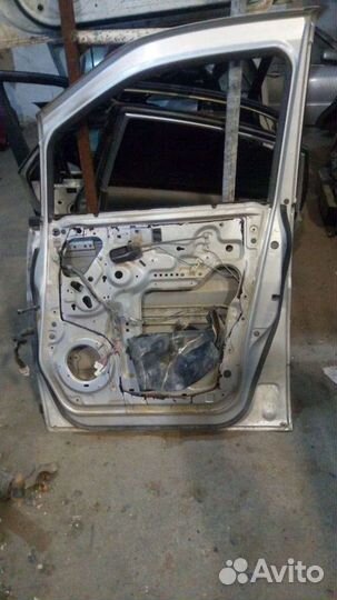 Передняя дверь Ниссан Серена с24