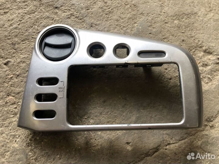 Накладка торпеды Pontiac Vibe 2002-2007