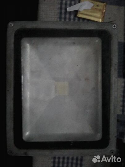 Прожектор светодиодный на запчасти не рабочий