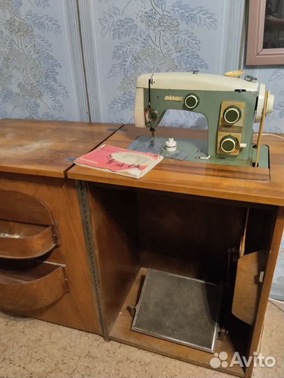 Швейная машина ножная Veritas