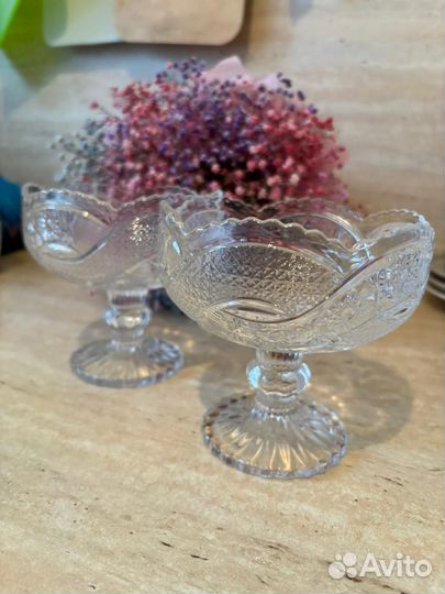 Ваза для фруктов на ножке